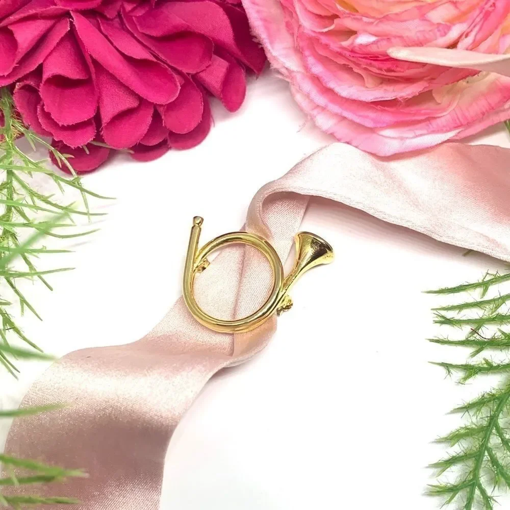 VINTAGE⚜️French Horn Petite Golden Pin